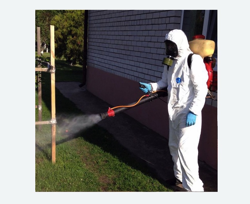 травля клещей на участке в Южнопортовом районе Москвы